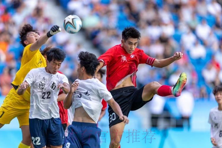 深圳首训 国足提前适应比赛用球